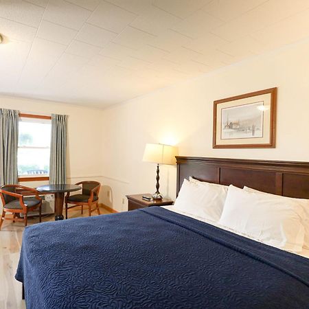 Chatham Travel Lodge Old Chatham Extérieur photo