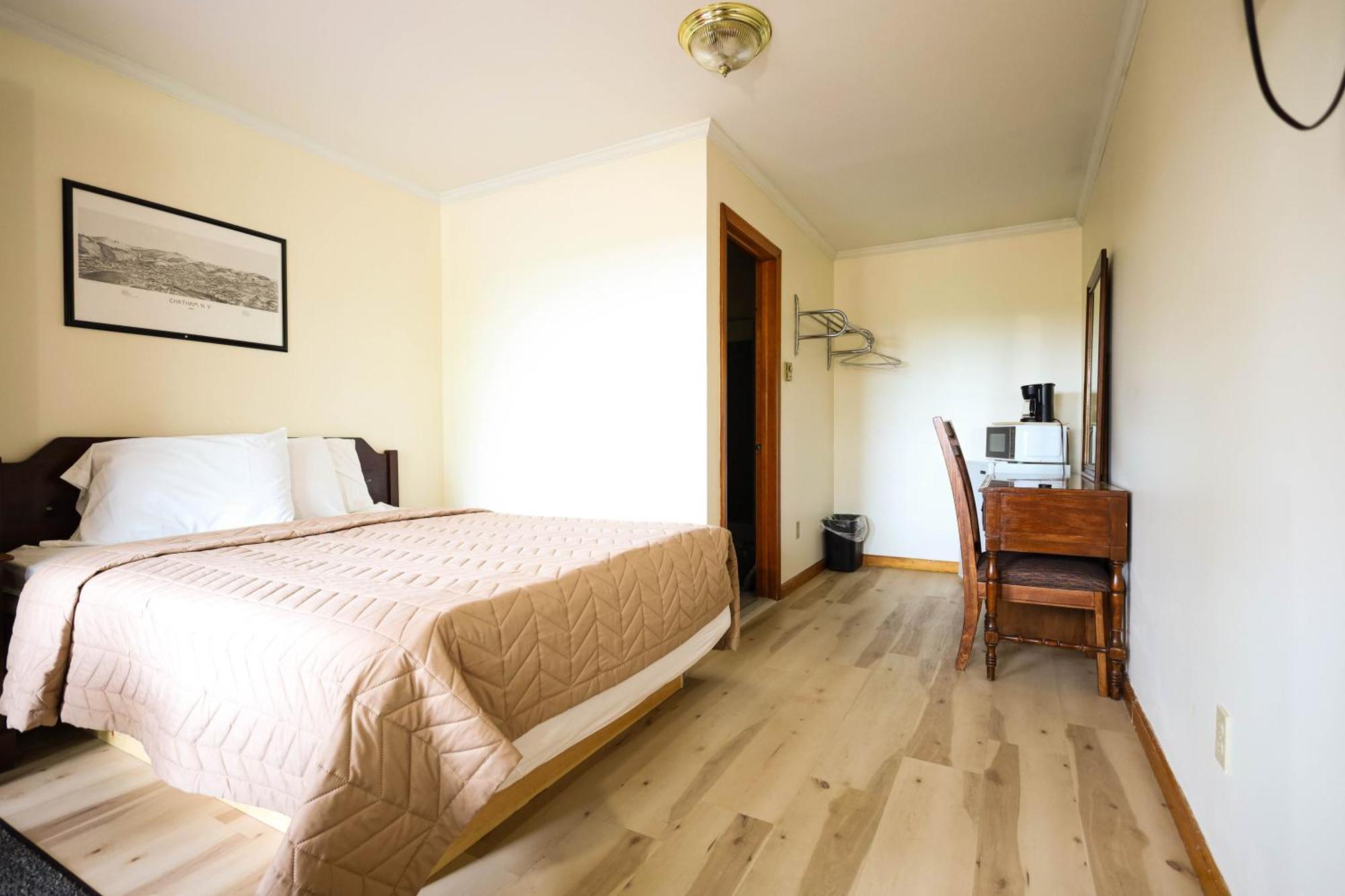 Chatham Travel Lodge Old Chatham Extérieur photo