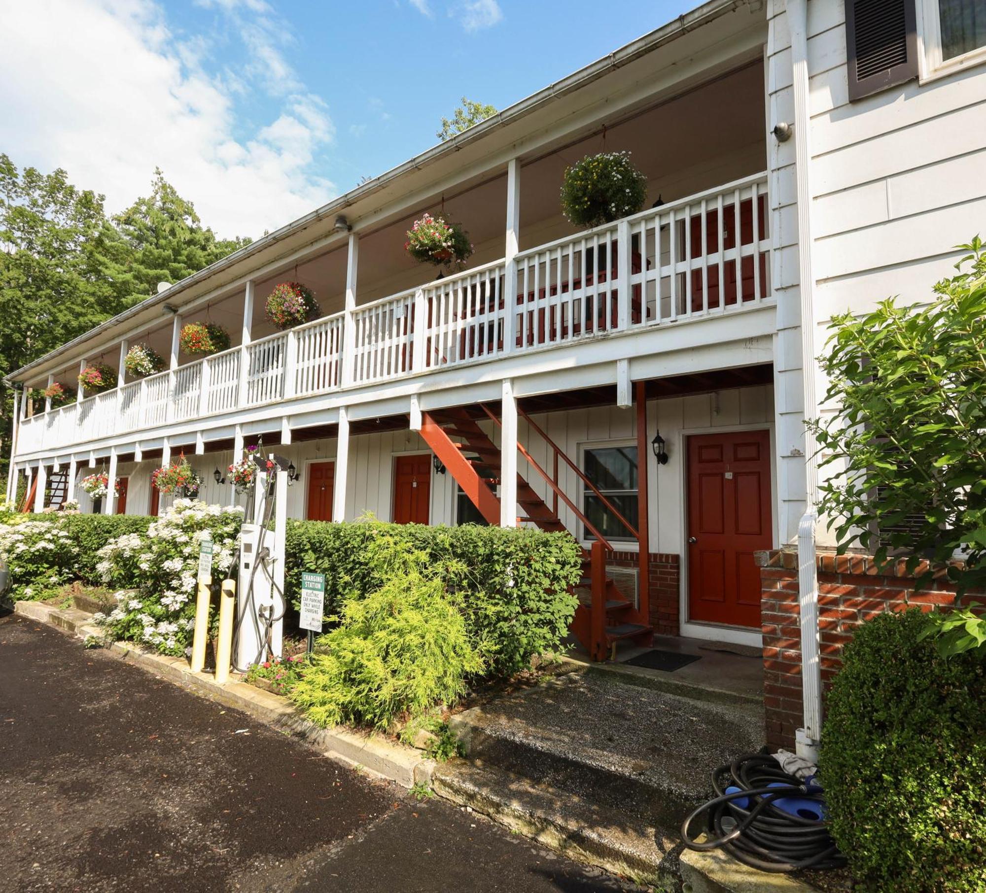 Chatham Travel Lodge Old Chatham Extérieur photo