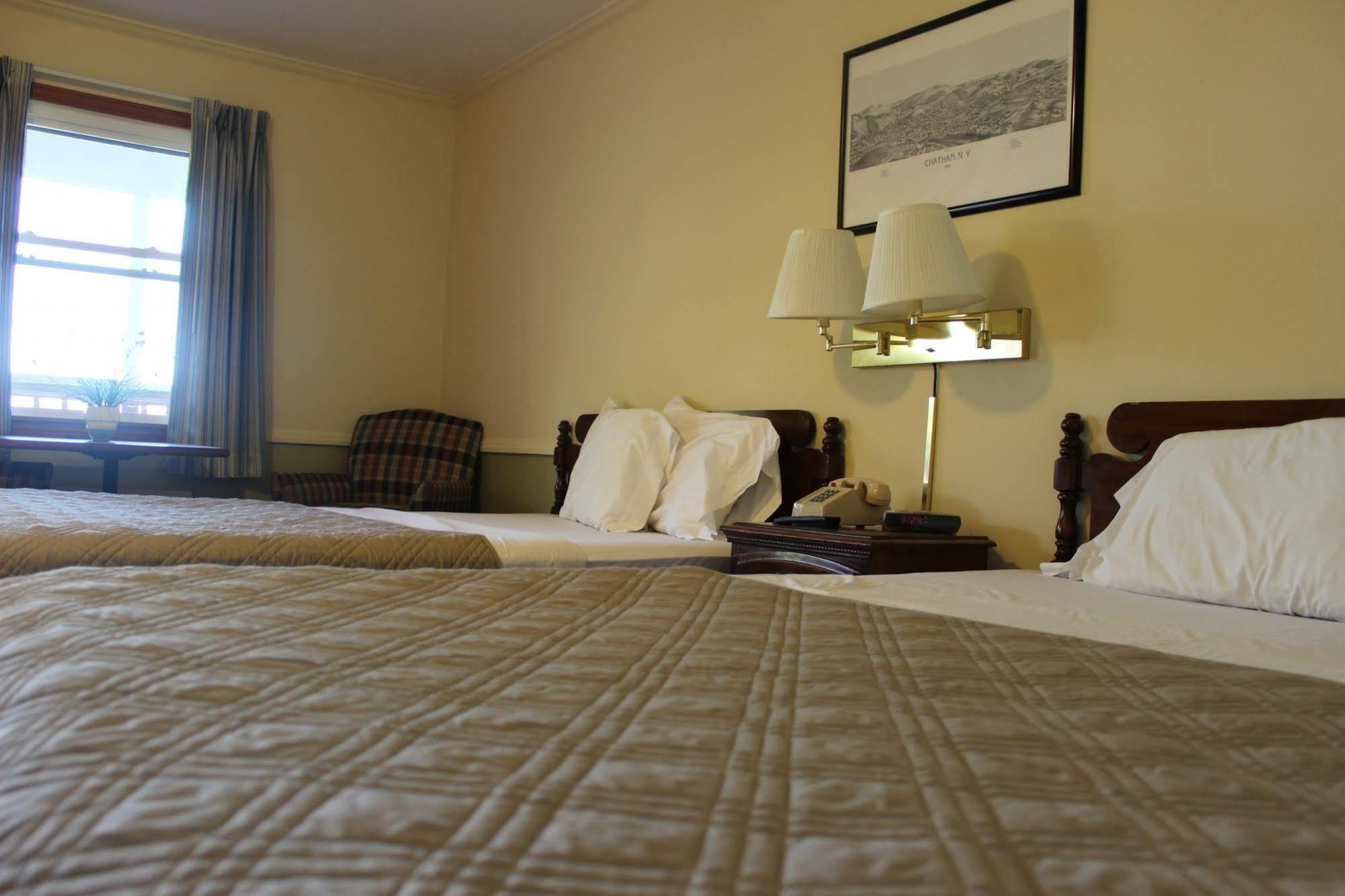 Chatham Travel Lodge Old Chatham Extérieur photo