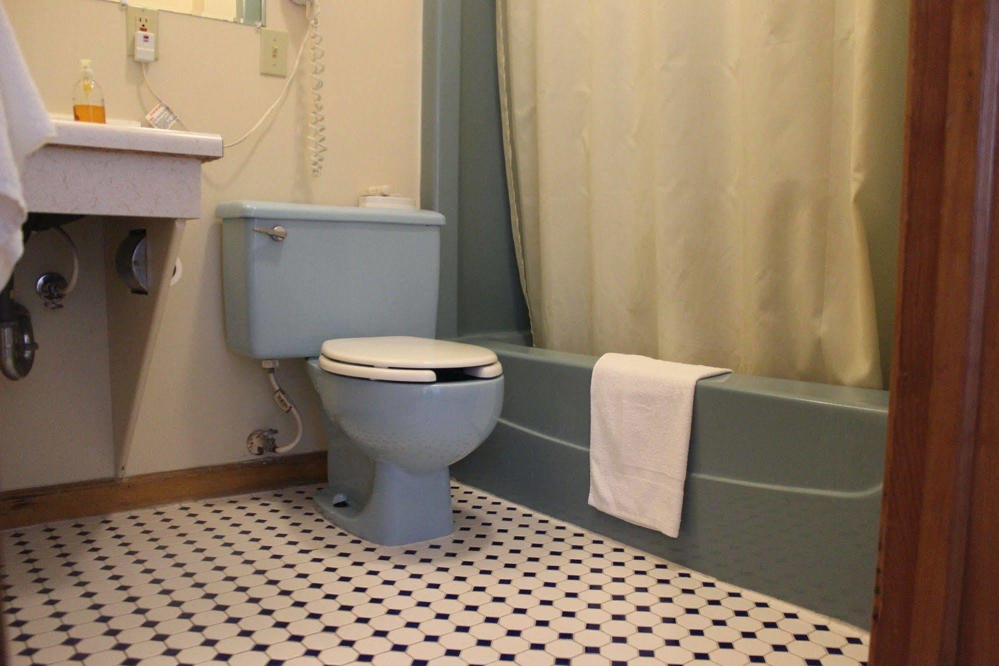 Chatham Travel Lodge Old Chatham Extérieur photo