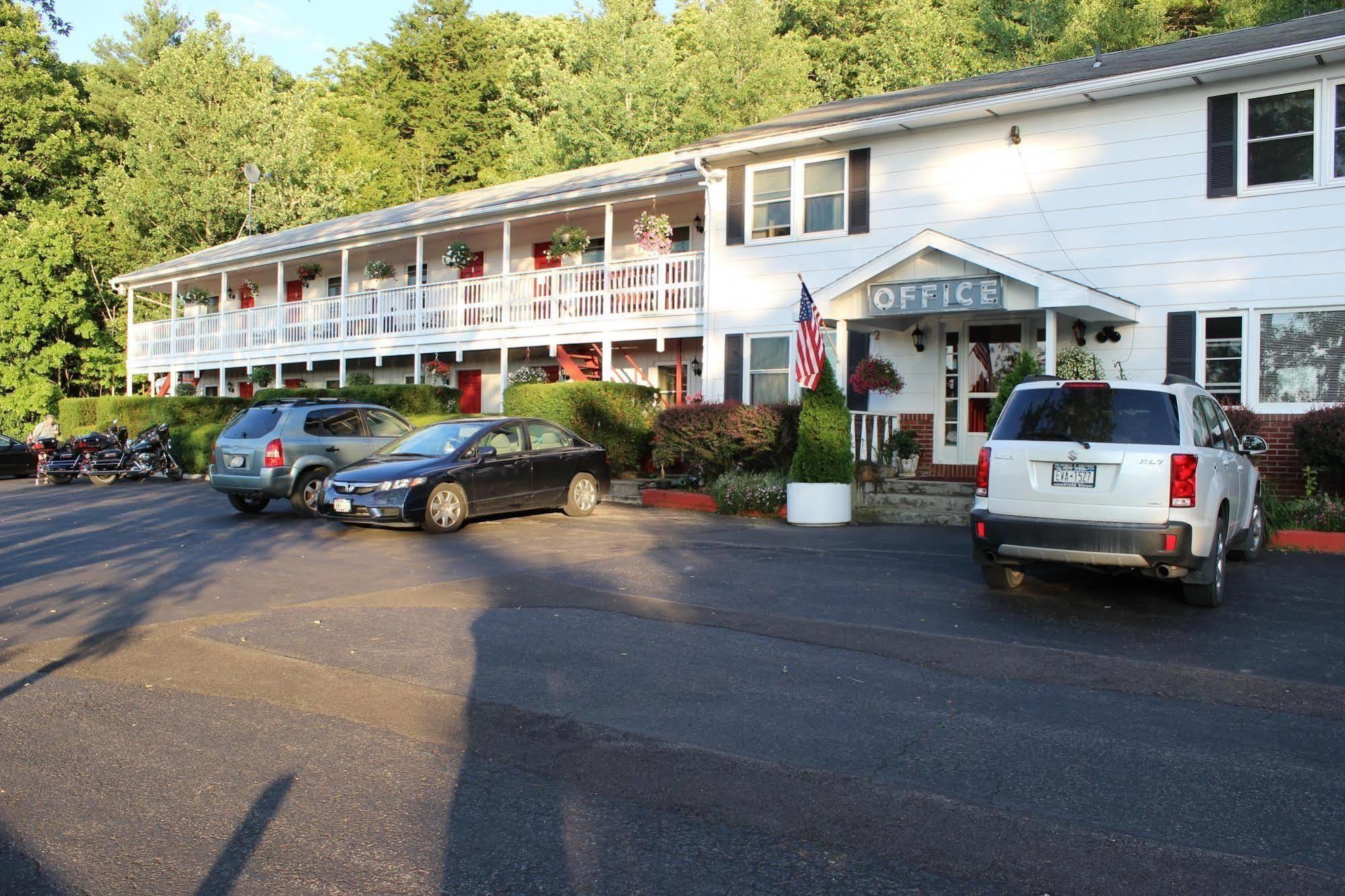 Chatham Travel Lodge Old Chatham Extérieur photo