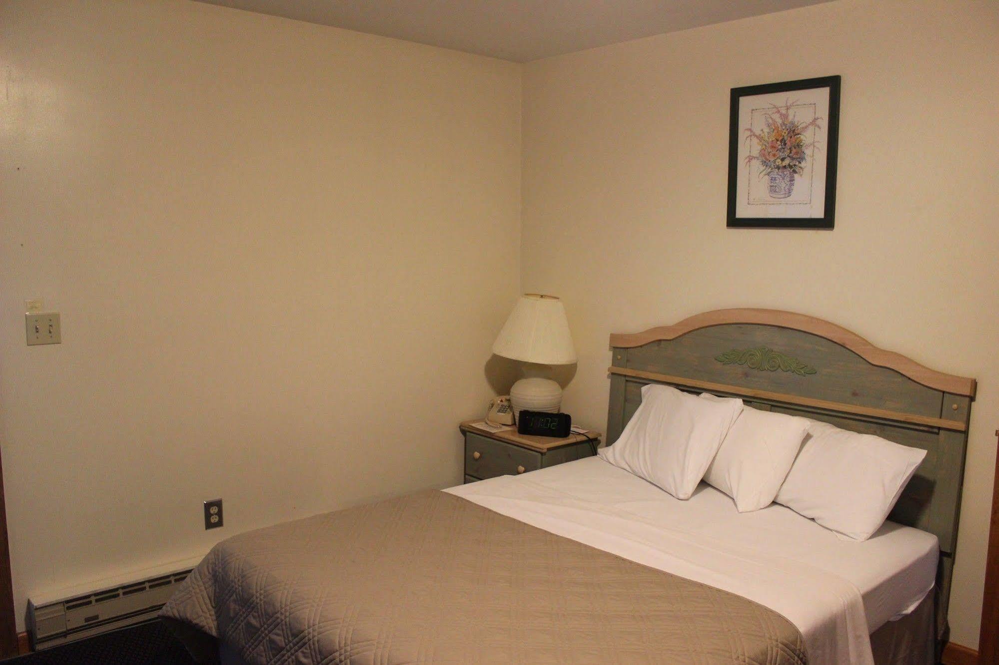 Chatham Travel Lodge Old Chatham Extérieur photo