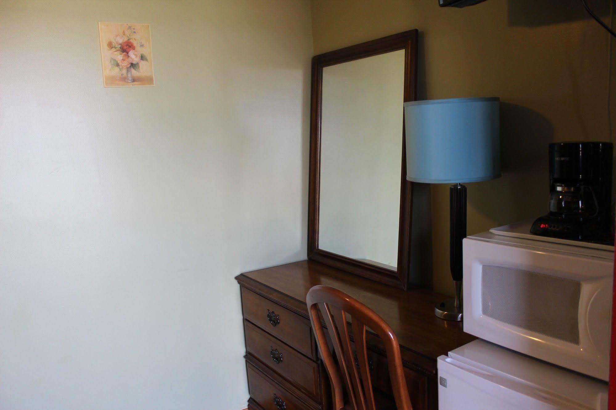 Chatham Travel Lodge Old Chatham Extérieur photo