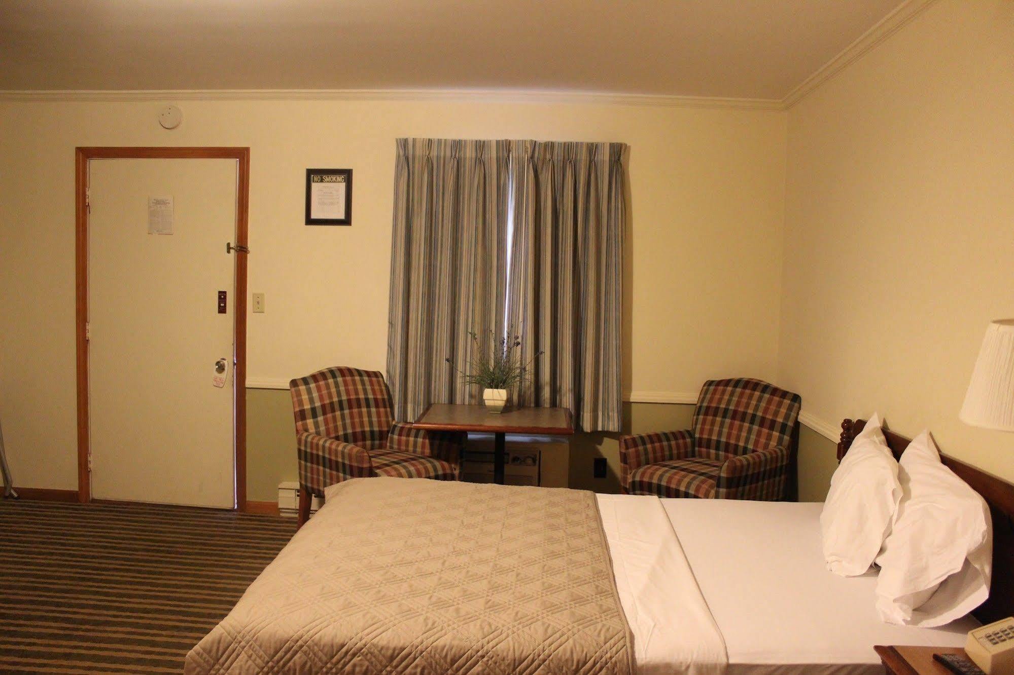 Chatham Travel Lodge Old Chatham Extérieur photo